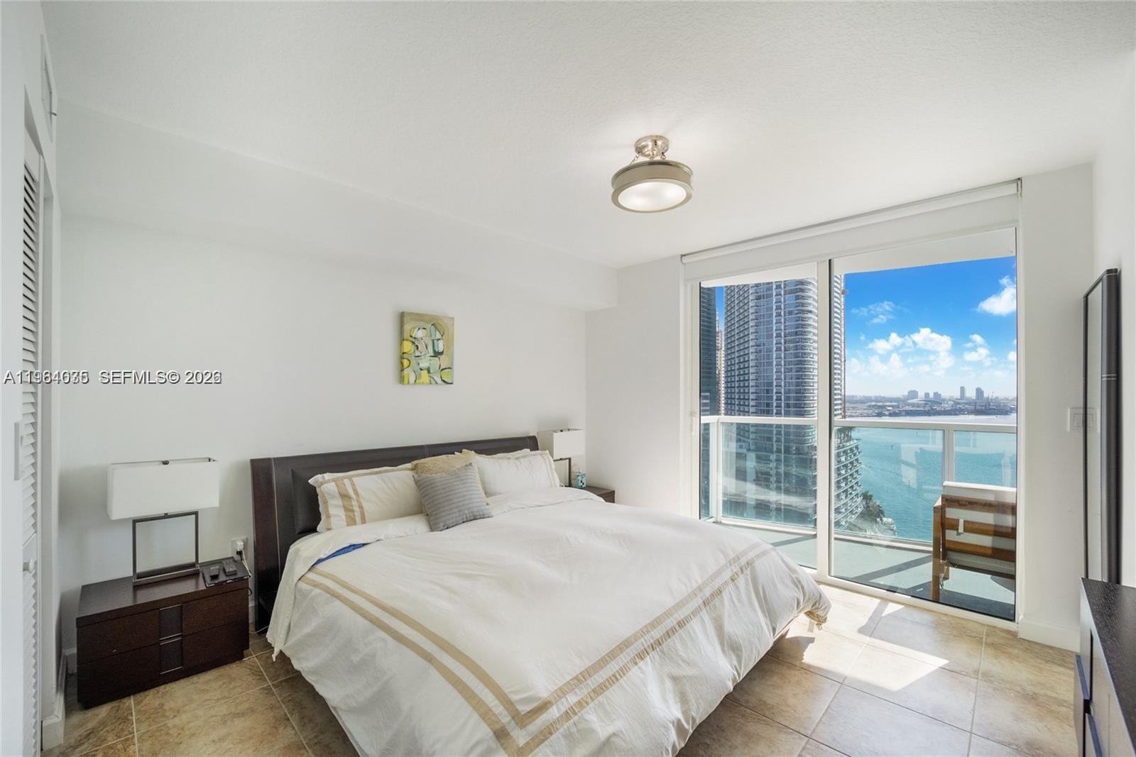 image Brickell on the River North8