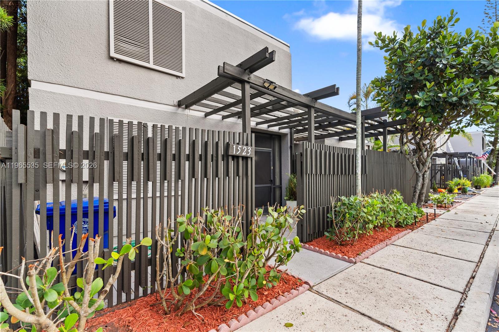 1523 NW 113th Way Pembroke Pines, FL 33026