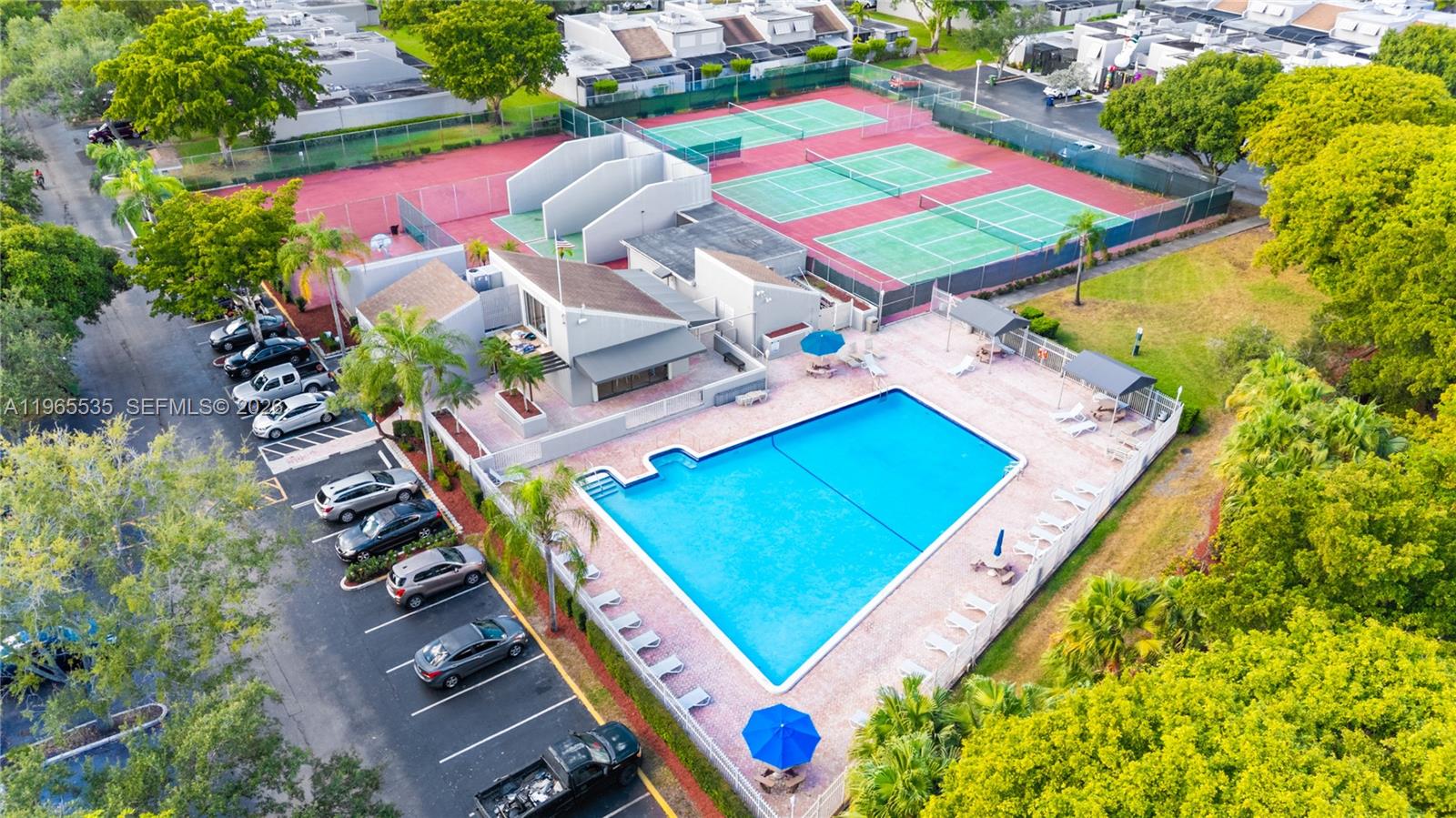 1523 NW 113th Way Pembroke Pines, FL 33026