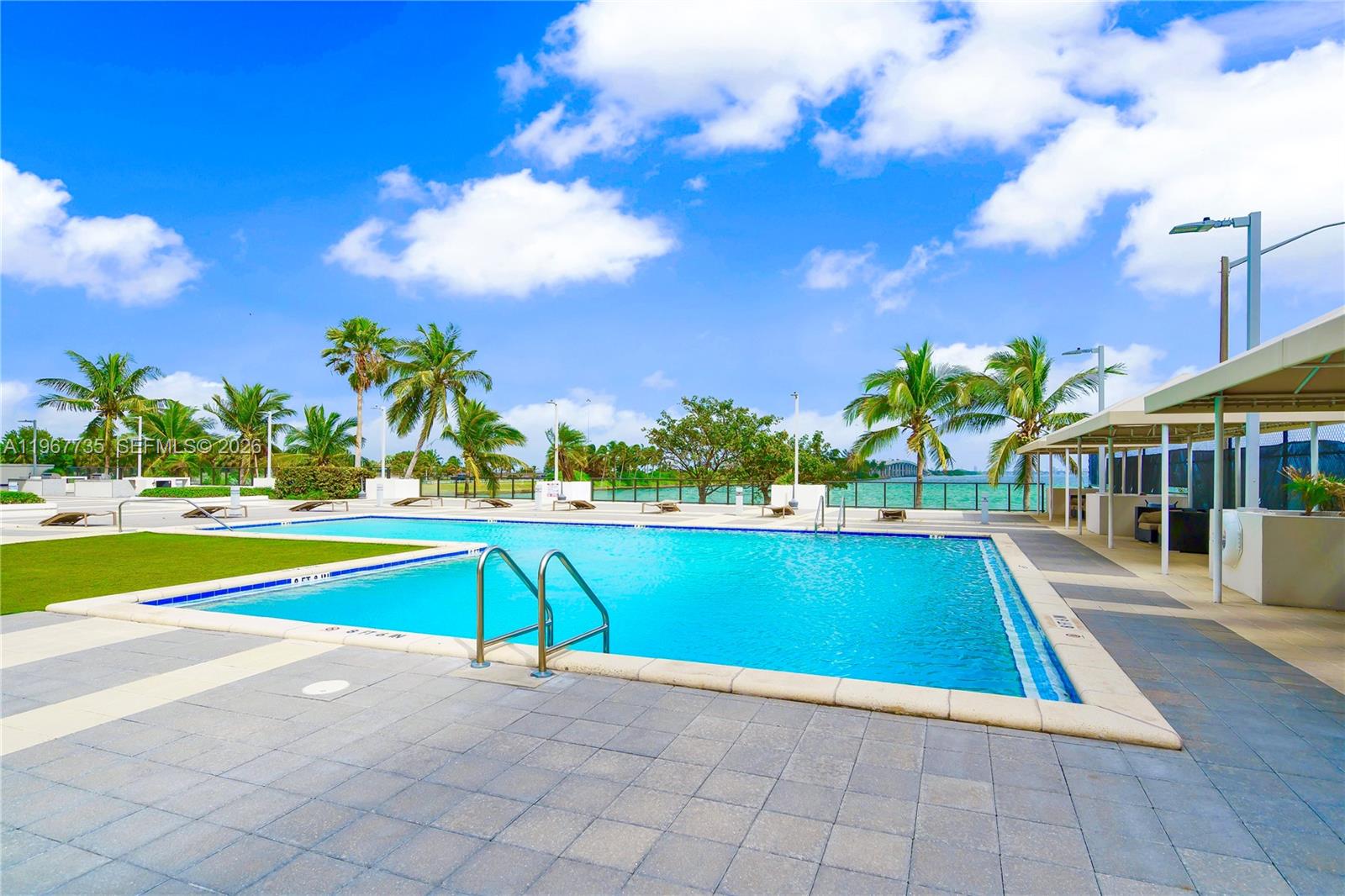 image Charter Club25