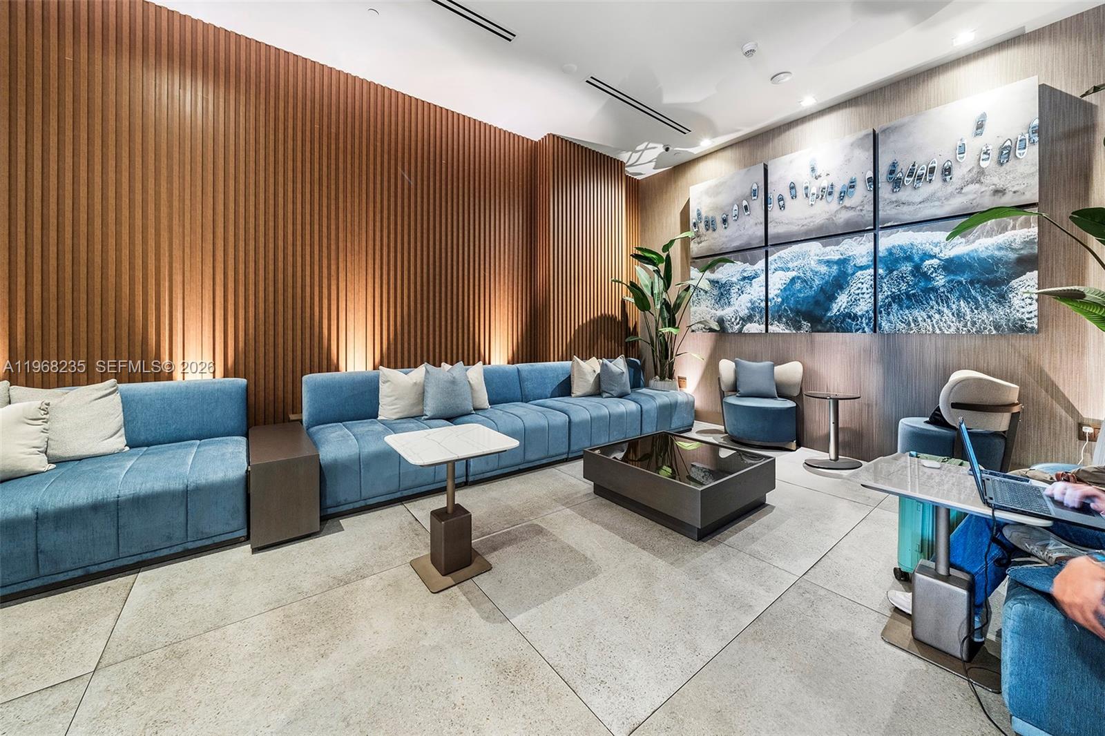 229 SW 9th St #208 Miami, FL 33130