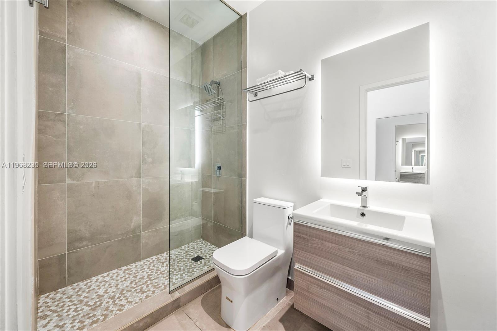 229 SW 9th St #208 Miami, FL 33130