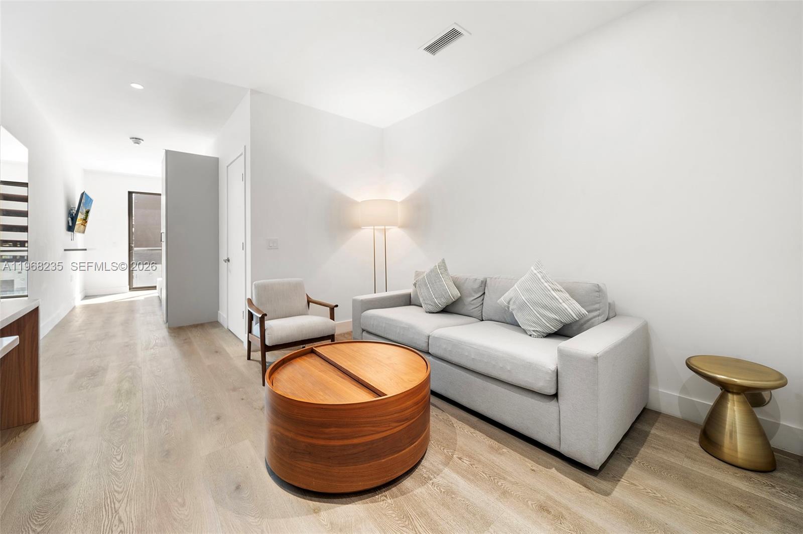 229 SW 9th St #208 Miami, FL 33130