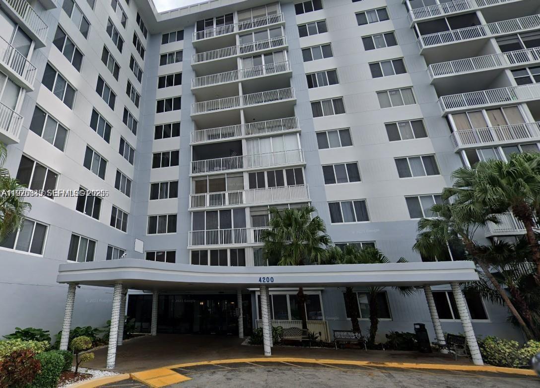 4200 Hillcrest Dr #206