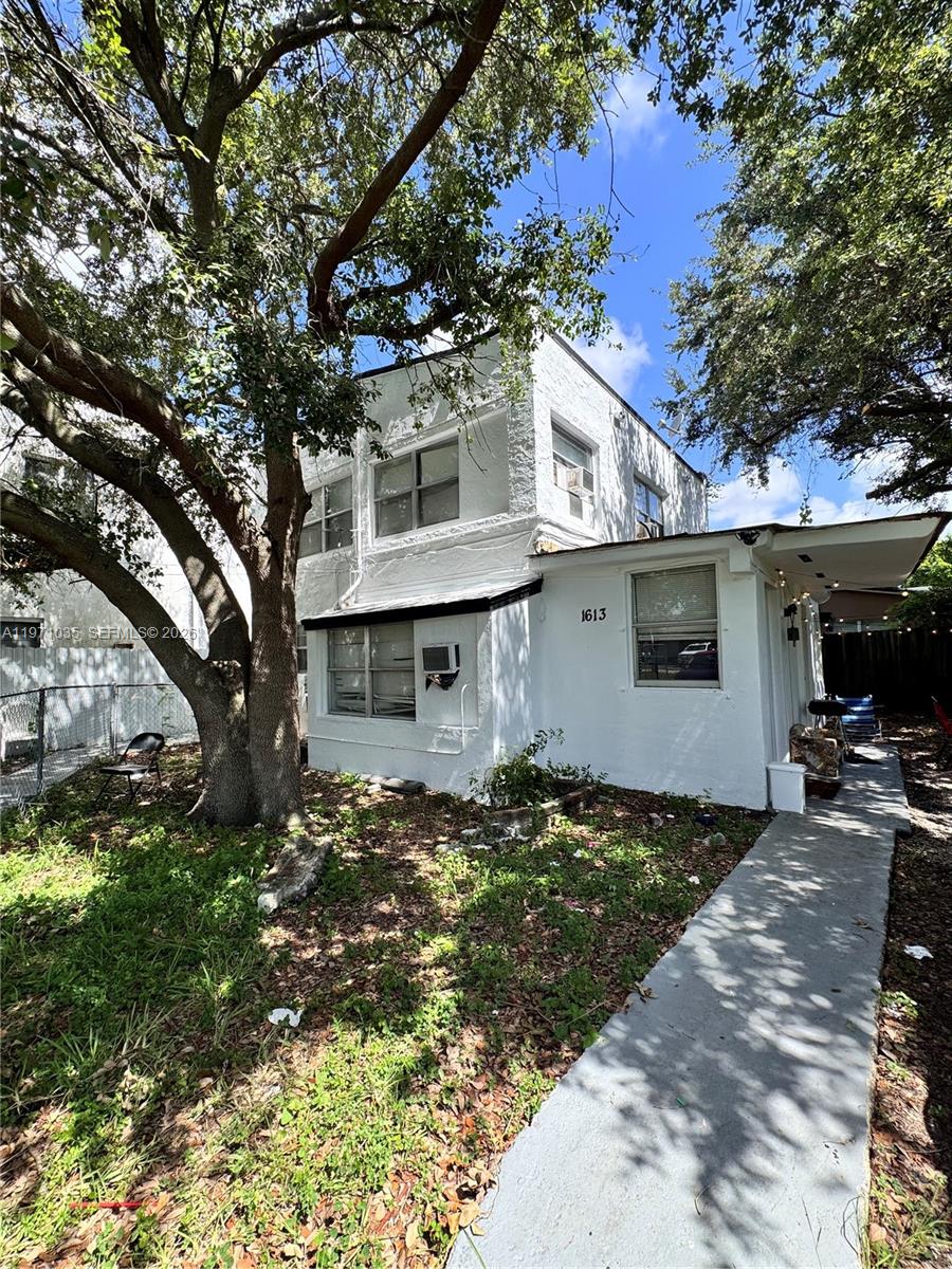 1613-1615 NW 45th St