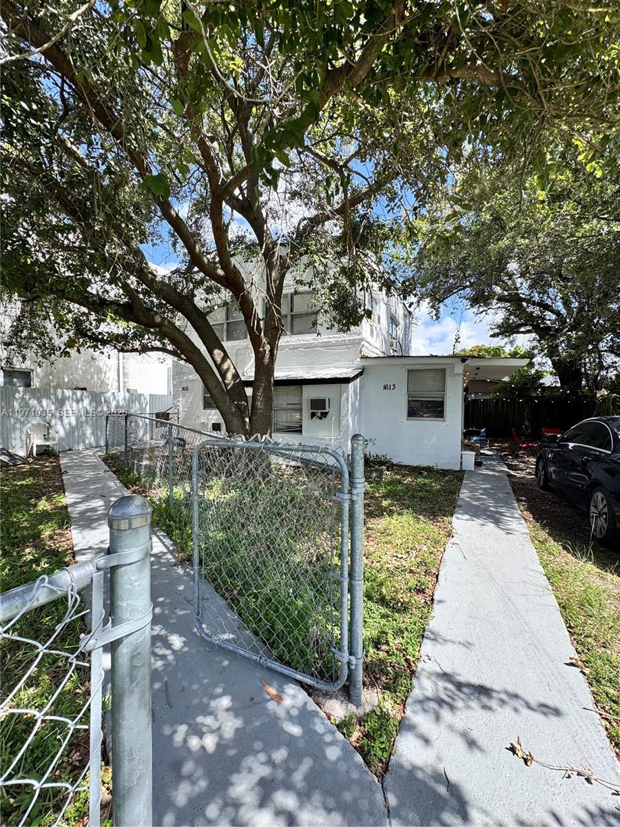 1613-1615 NW 45th St Miami, FL 33142