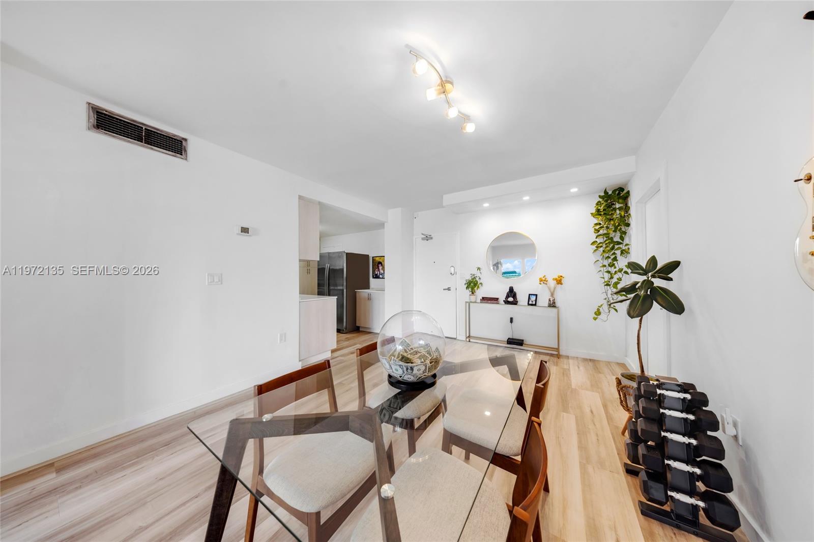 image Arlen House Condo12