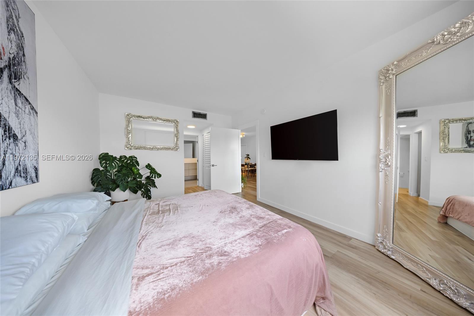 image Arlen House Condo25