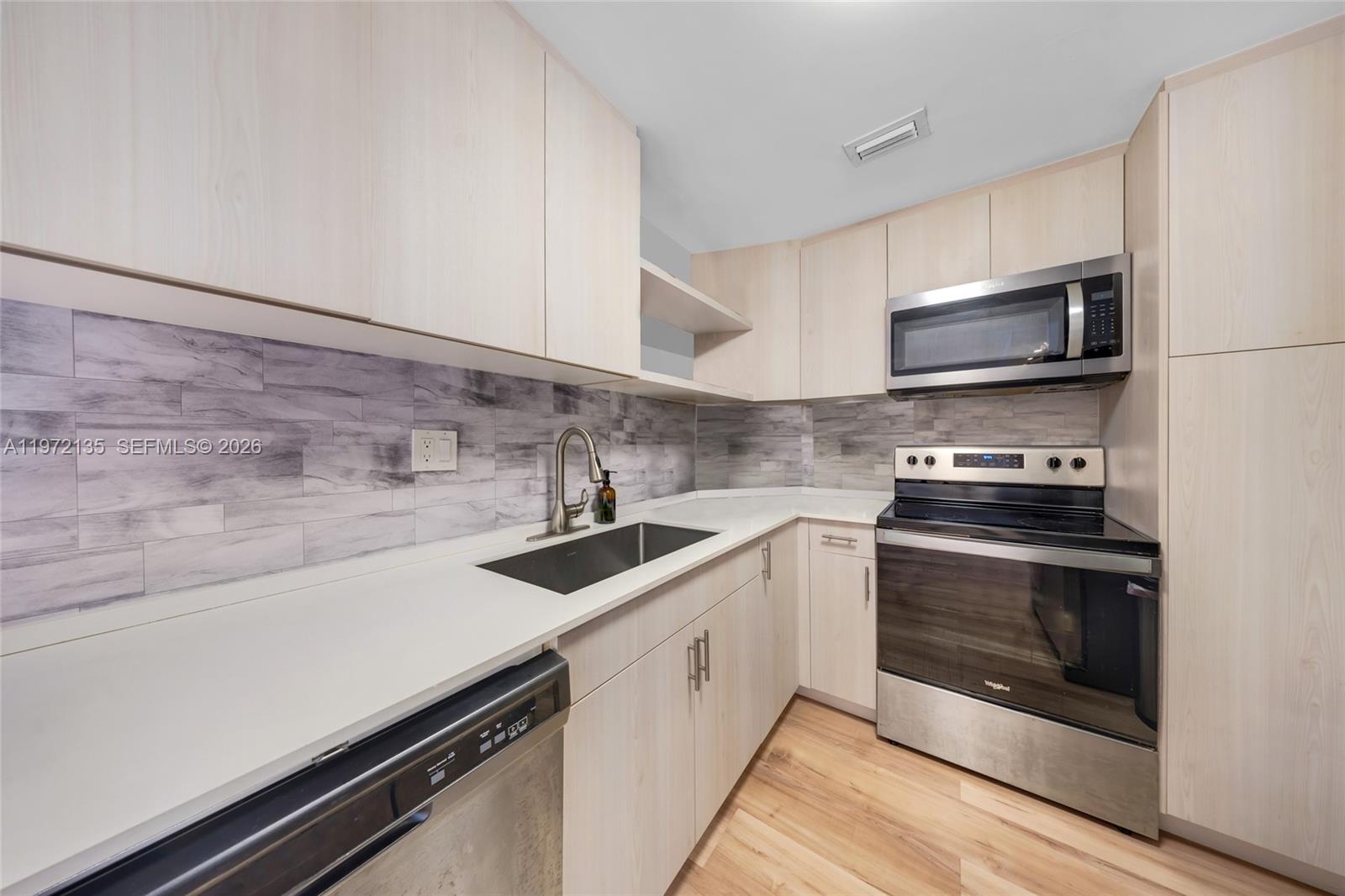 image Arlen House Condo7