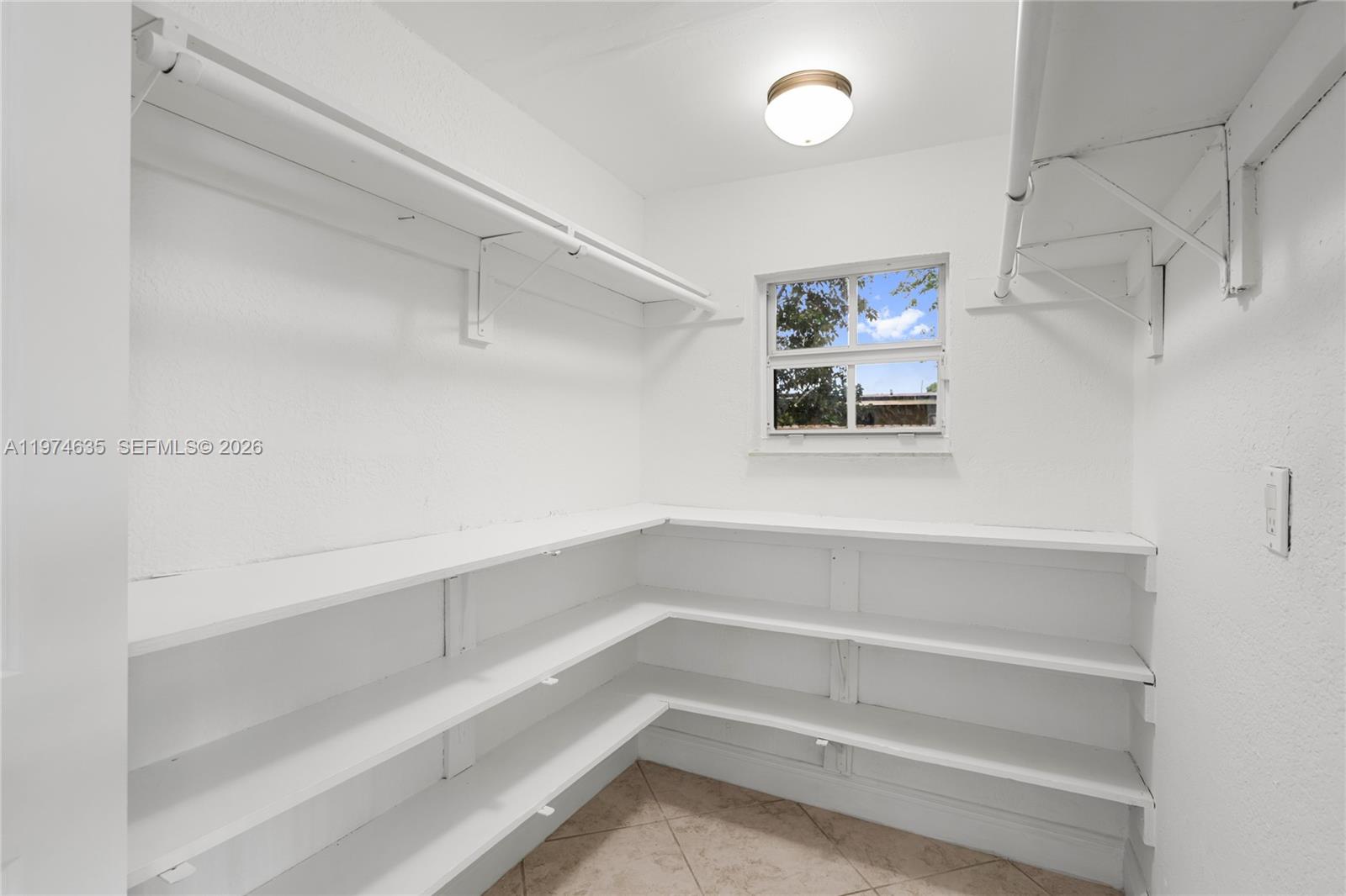 1381 W 63rd St Hialeah, FL 33012