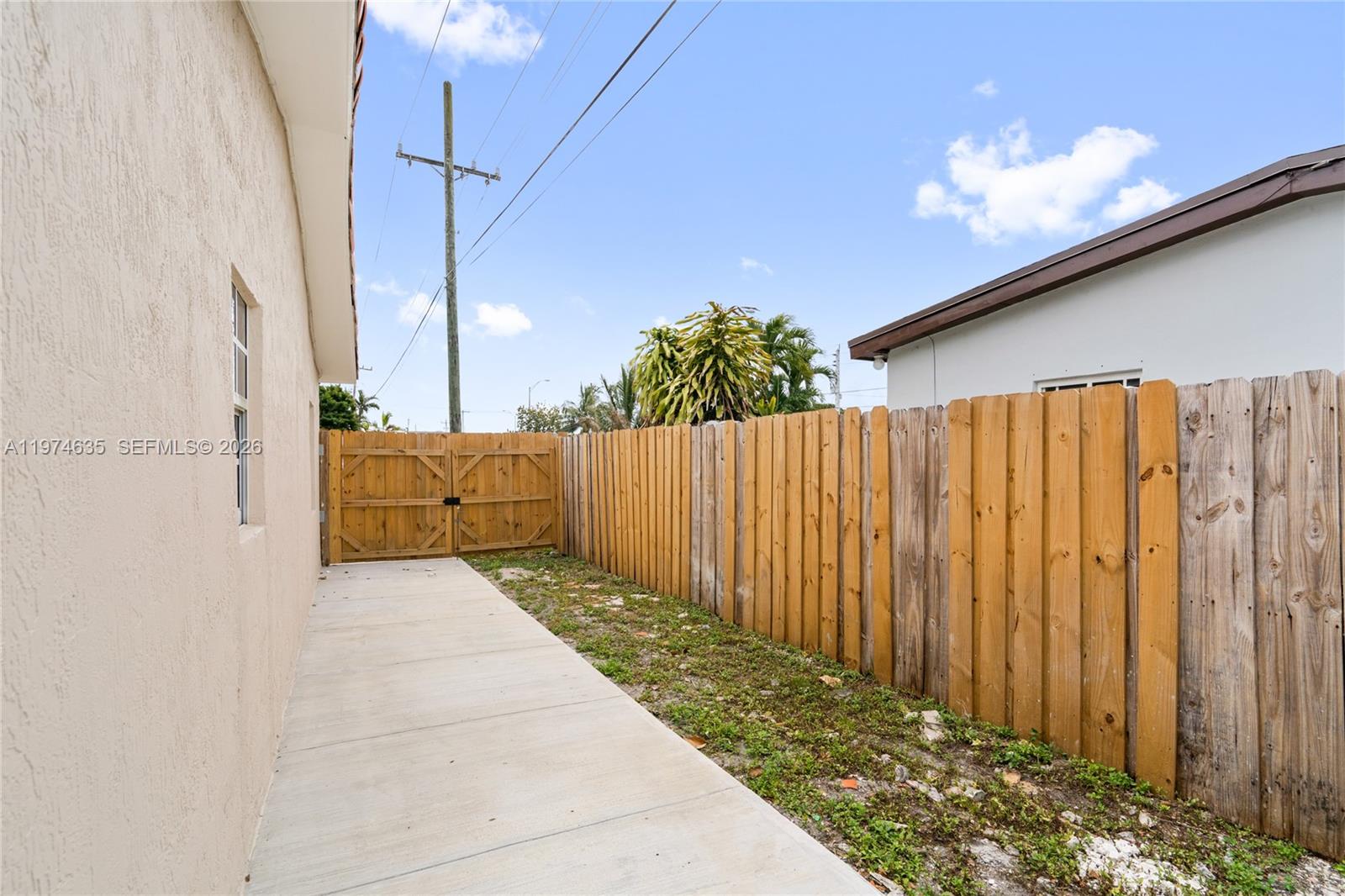 1381 W 63rd St Hialeah, FL 33012