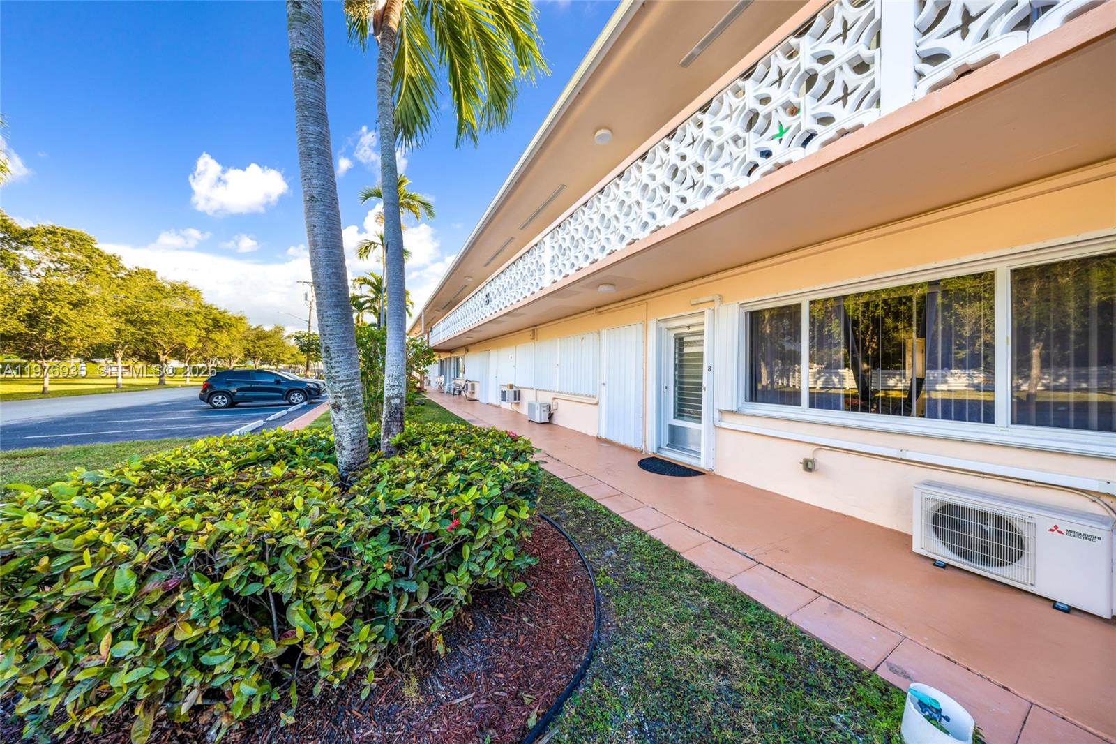 900 SW 10th Ter #8S Hallandale Beach, FL 33009