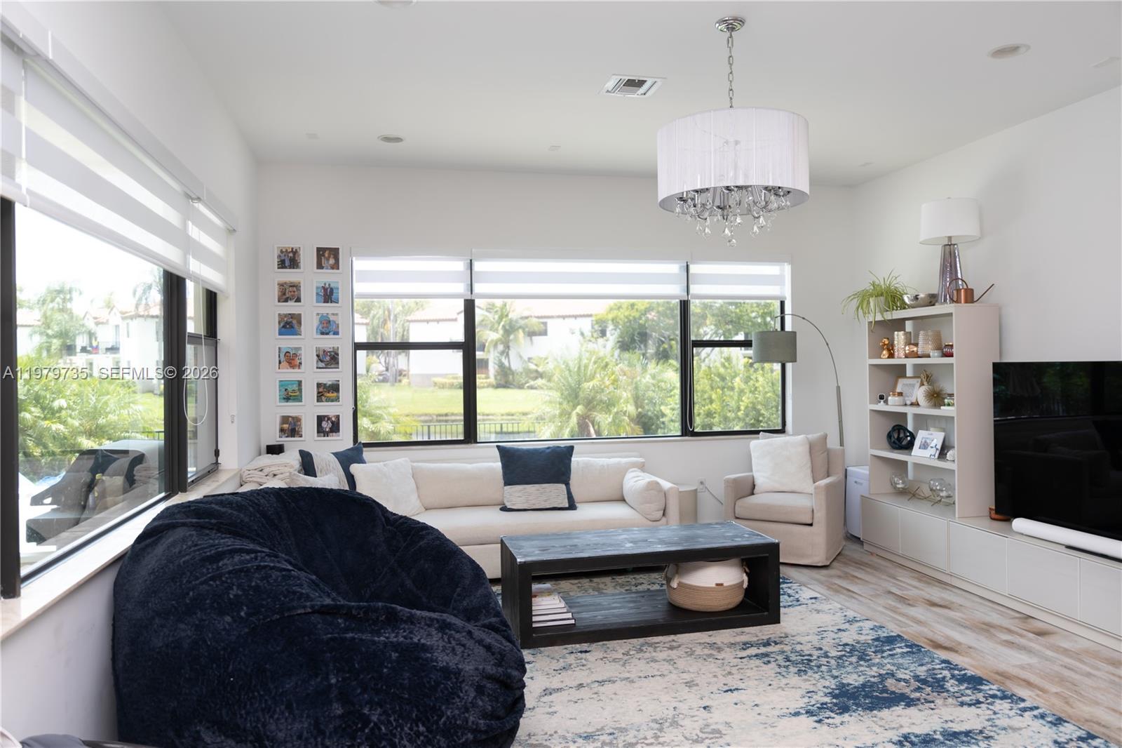 11826 SW 13th Ct Pembroke Pines, FL 33025