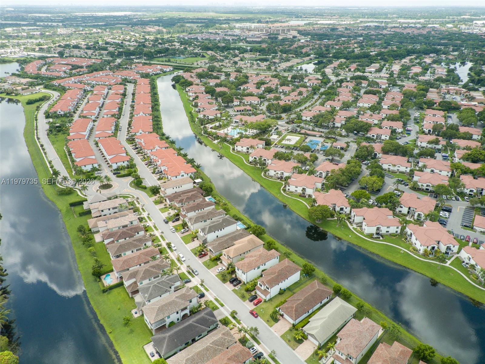 11826 SW 13th Ct Pembroke Pines, FL 33025