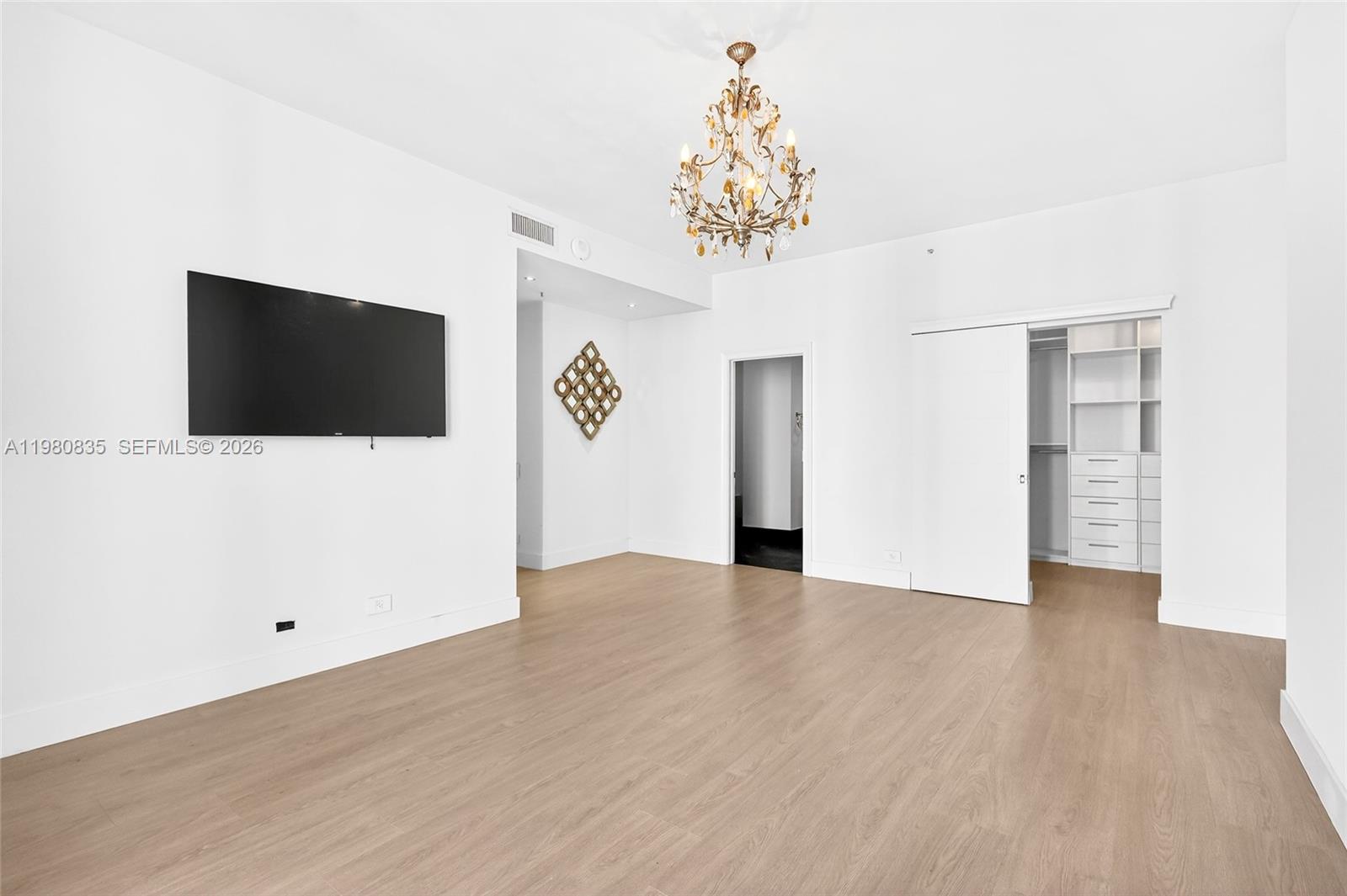 701 Brickell Key Blvd #LPH-06 / (2606) Miami, FL 33131