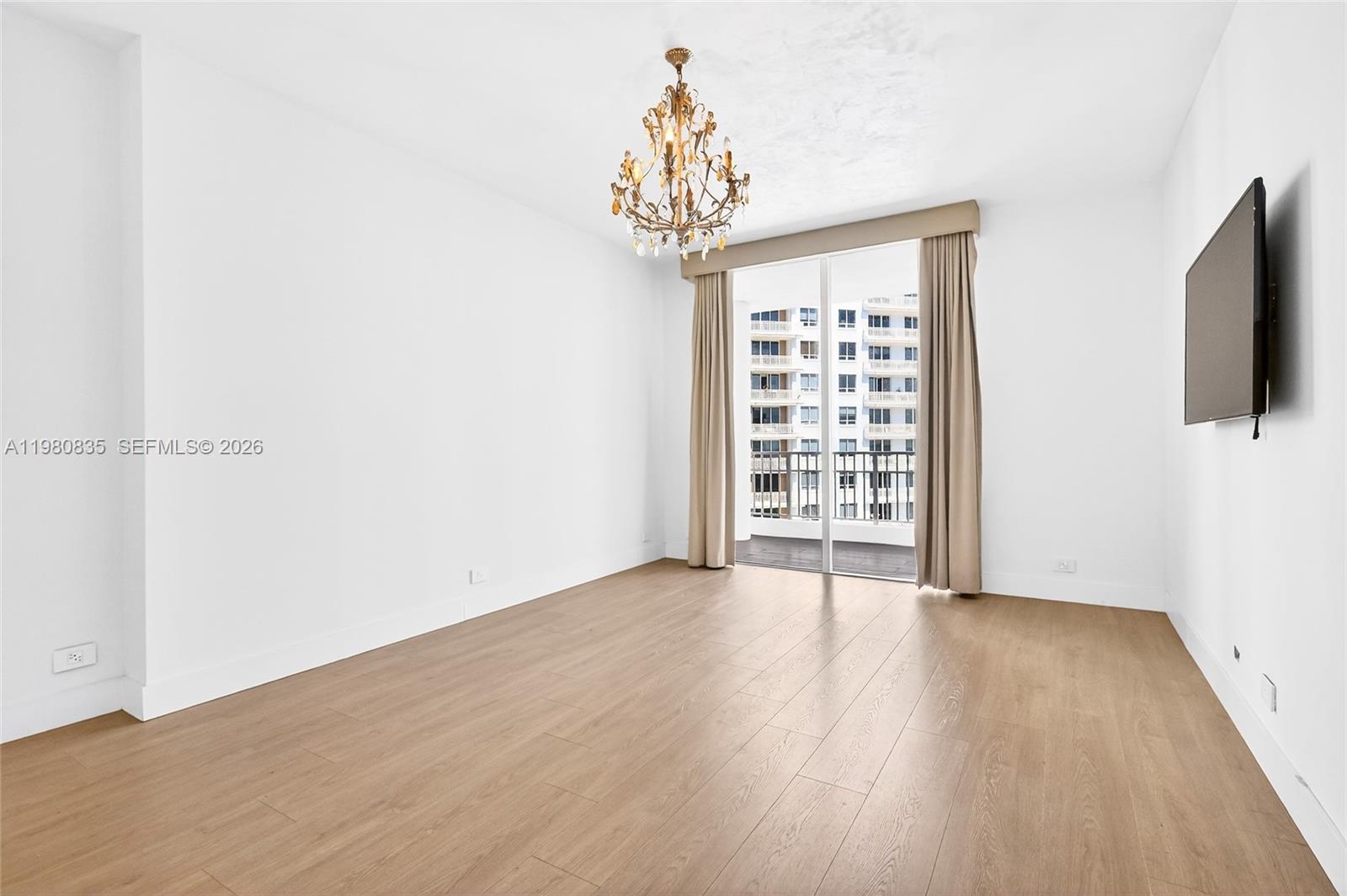 701 Brickell Key Blvd #LPH-06 / (2606) Miami, FL 33131