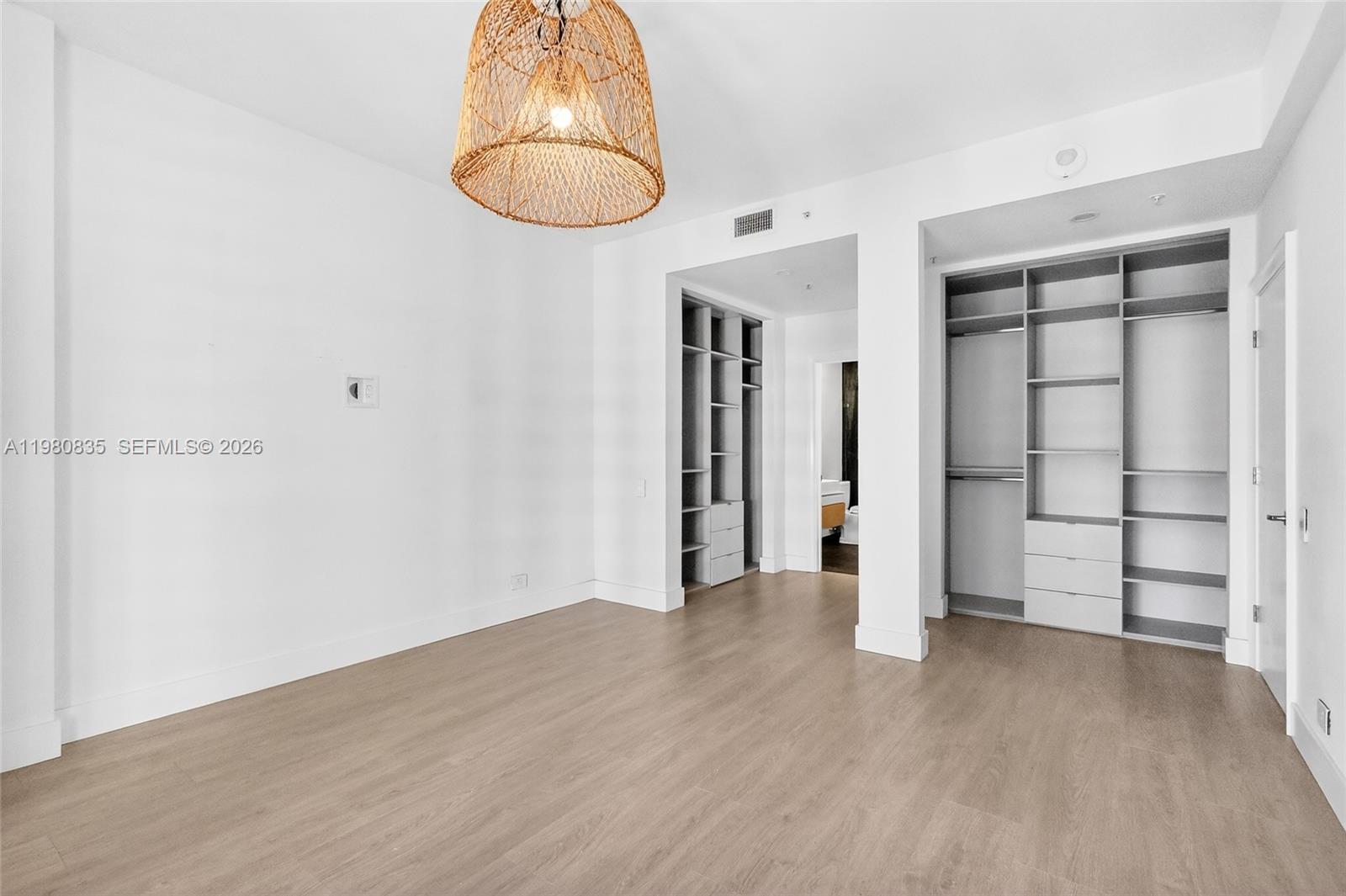 701 Brickell Key Blvd #LPH-06 / (2606) Miami, FL 33131