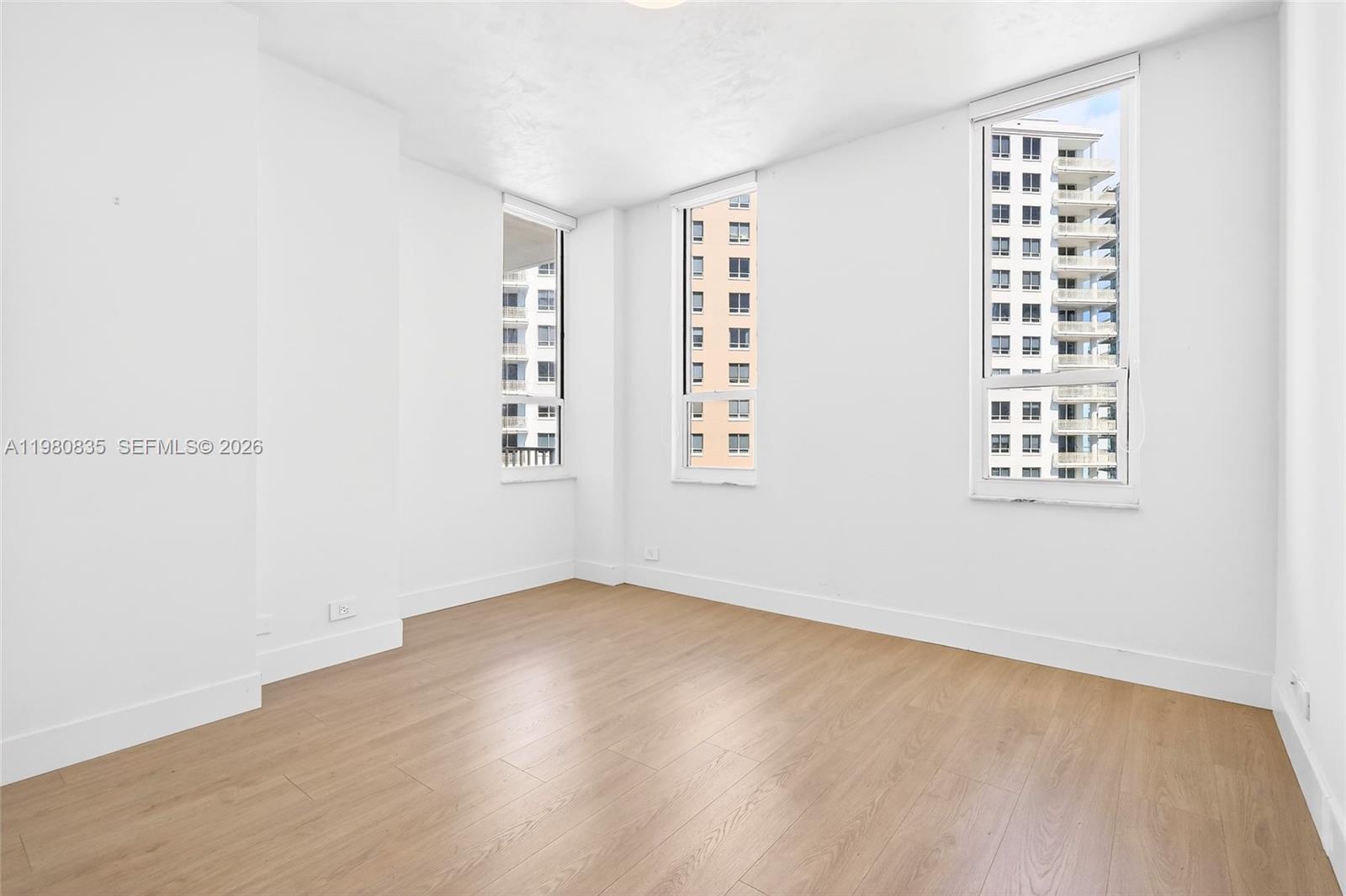 701 Brickell Key Blvd #LPH-06 / (2606) Miami, FL 33131