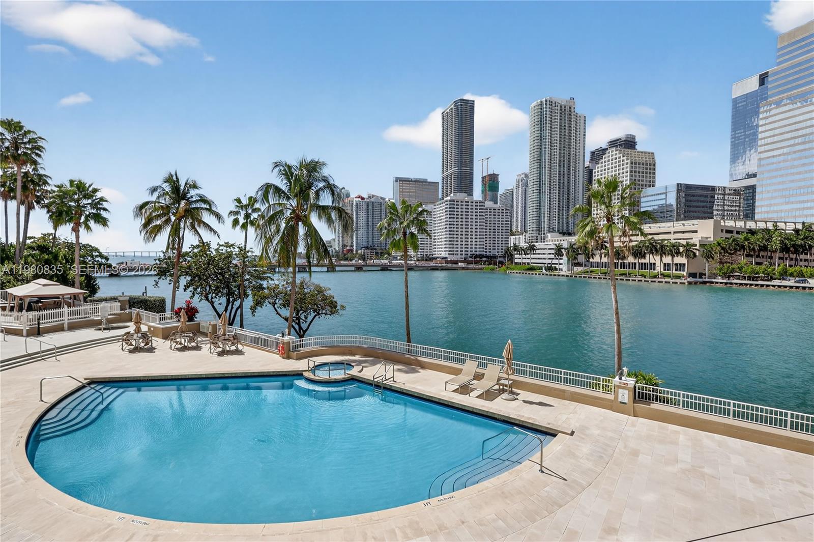 701 Brickell Key Blvd #LPH-06 / (2606) Miami, FL 33131
