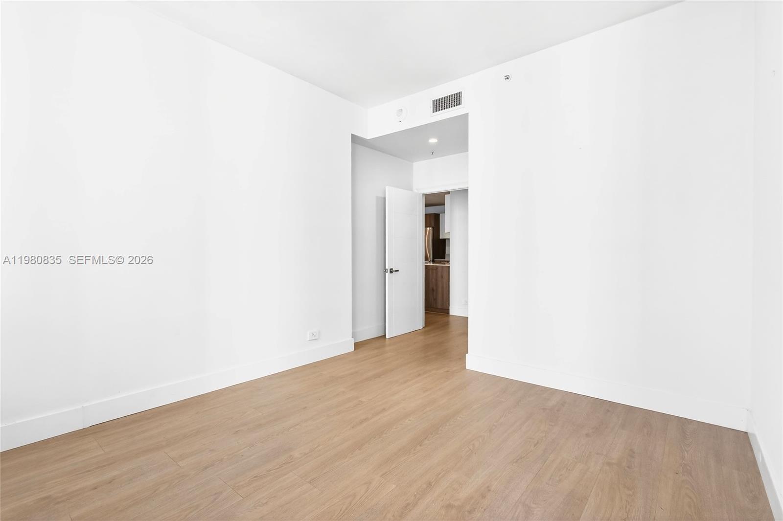 701 Brickell Key Blvd #LPH-06 / (2606) Miami, FL 33131