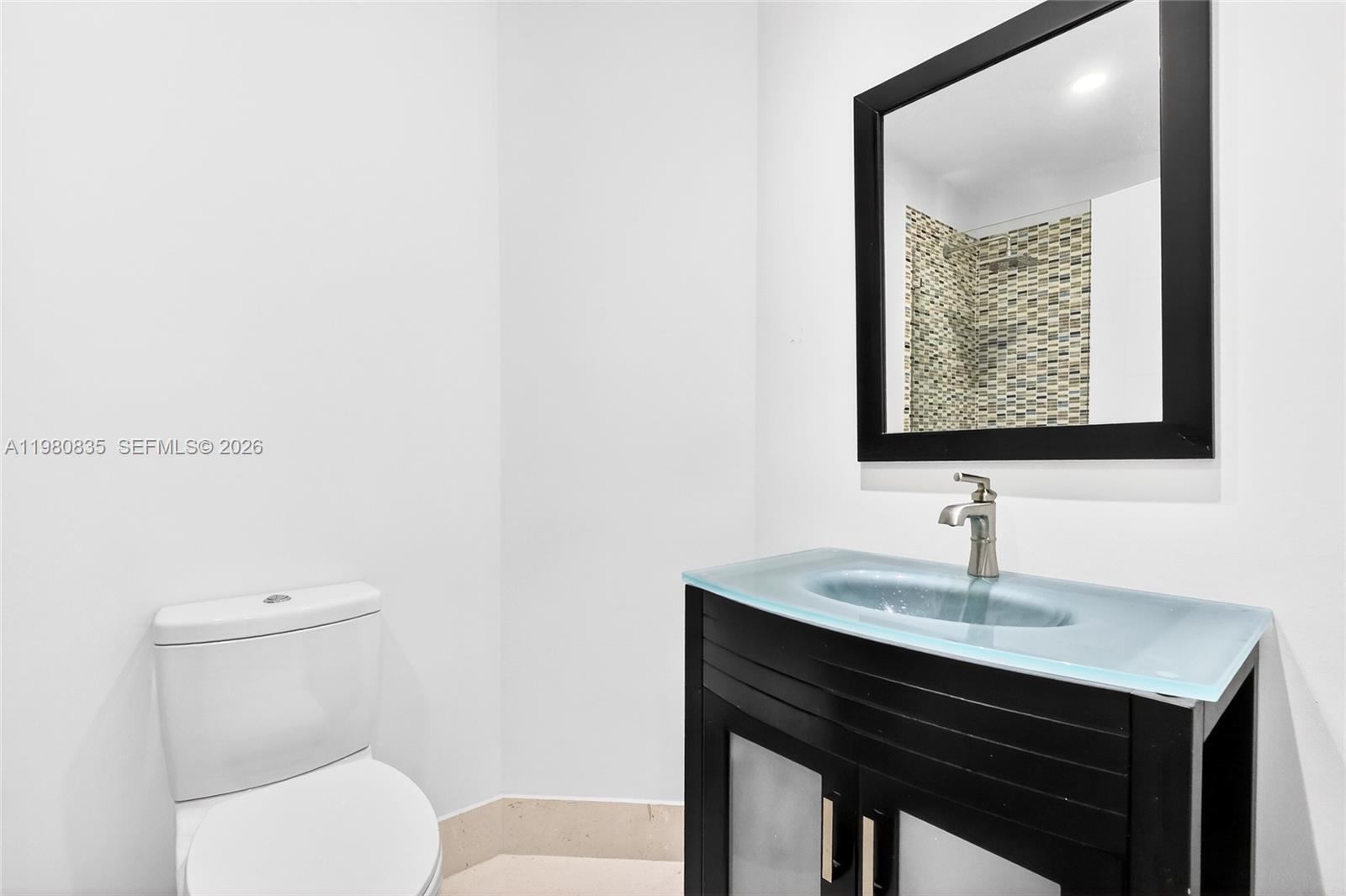 701 Brickell Key Blvd #LPH-06 / (2606) Miami, FL 33131