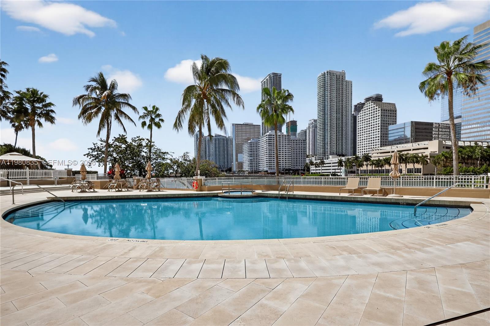 701 Brickell Key Blvd #LPH-06 / (2606) Miami, FL 33131