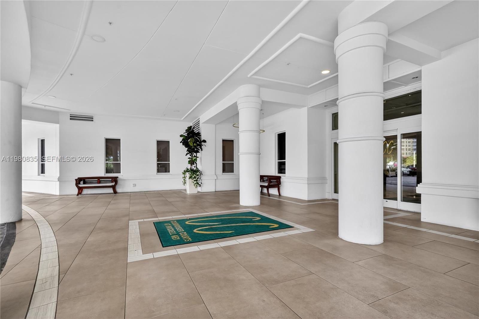 701 Brickell Key Blvd #LPH-06 / (2606) Miami, FL 33131