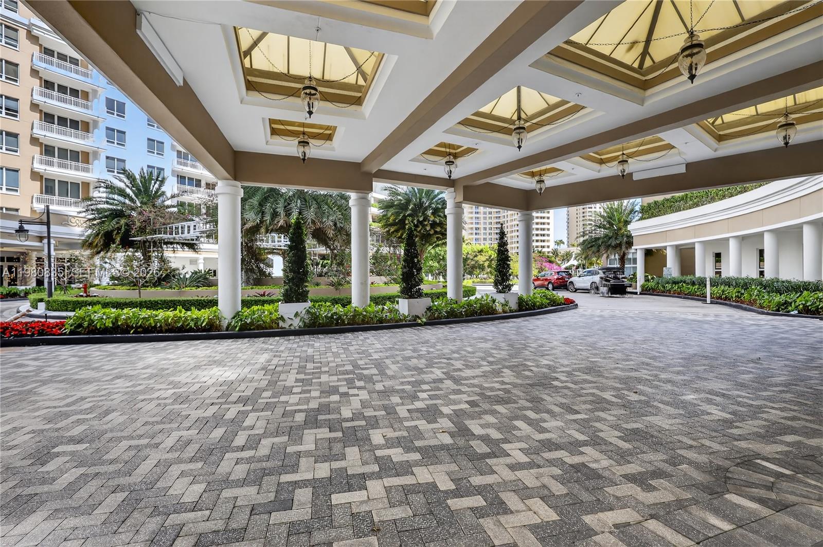 701 Brickell Key Blvd #LPH-06 / (2606) Miami, FL 33131