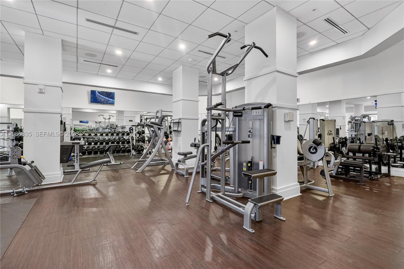 701 Brickell Key Blvd #LPH-06 / (2606) Miami, FL 33131