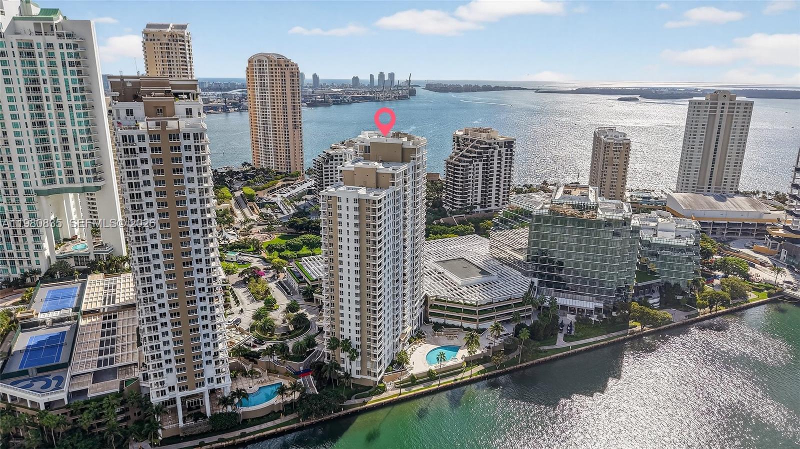 701 Brickell Key Blvd #LPH-06 / (2606) Miami, FL 33131