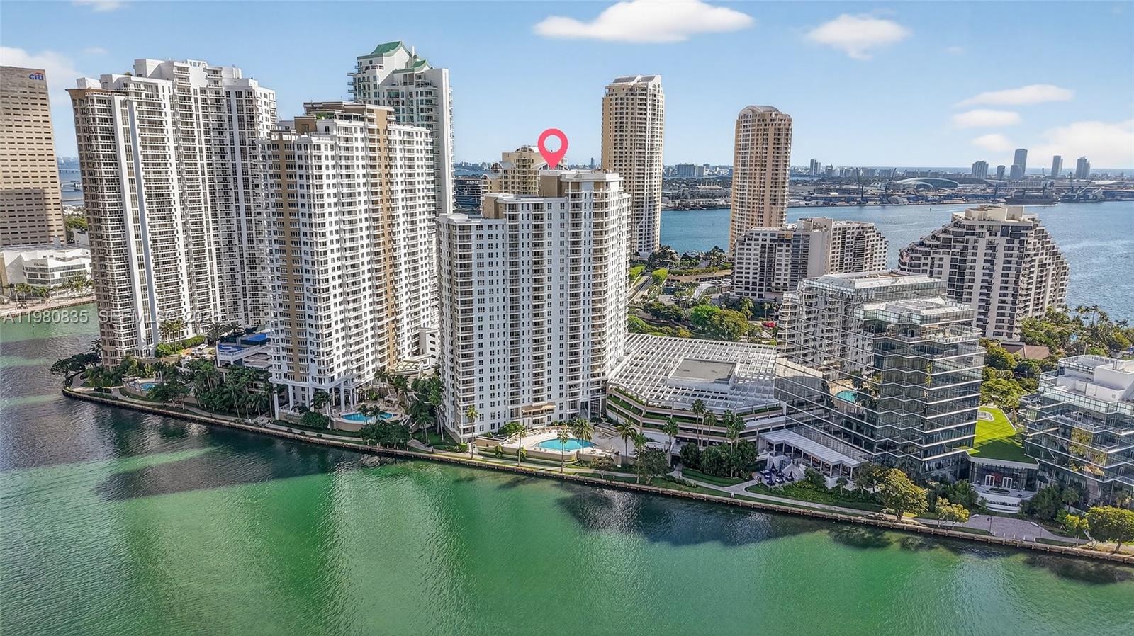 701 Brickell Key Blvd #LPH-06 / (2606) Miami, FL 33131