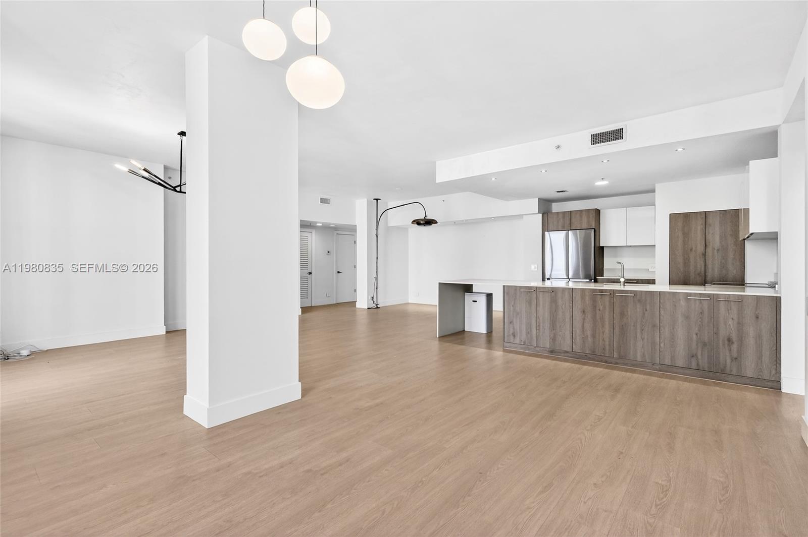 701 Brickell Key Blvd #LPH-06 / (2606) Miami, FL 33131