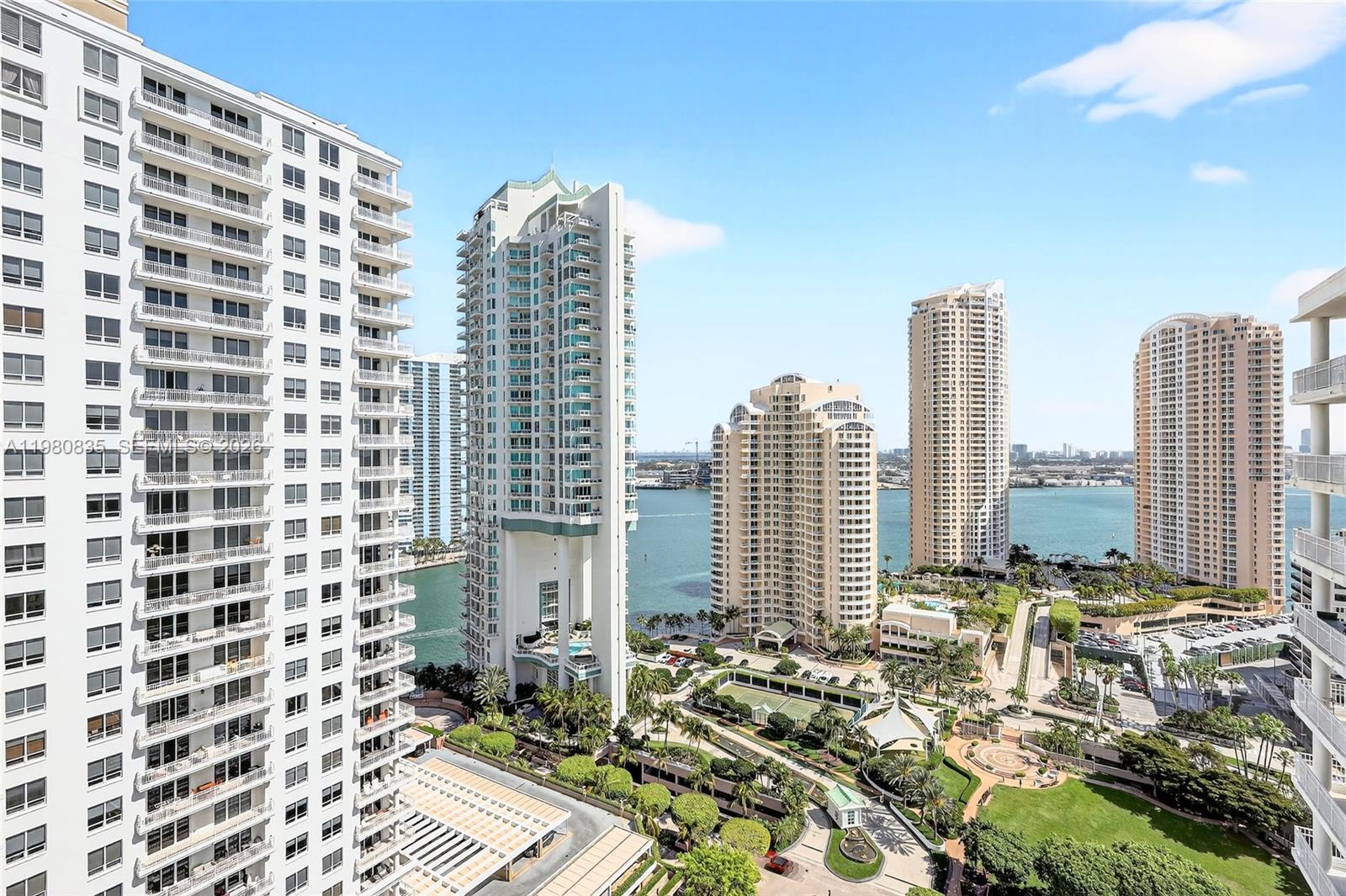 701 Brickell Key Blvd #LPH-06 / (2606) Miami, FL 33131