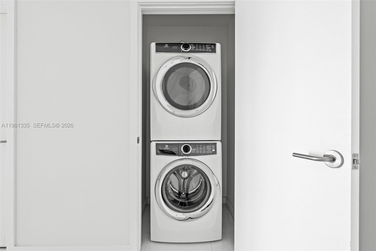 851 NE 1st Ave #2200 Miami, FL 33132