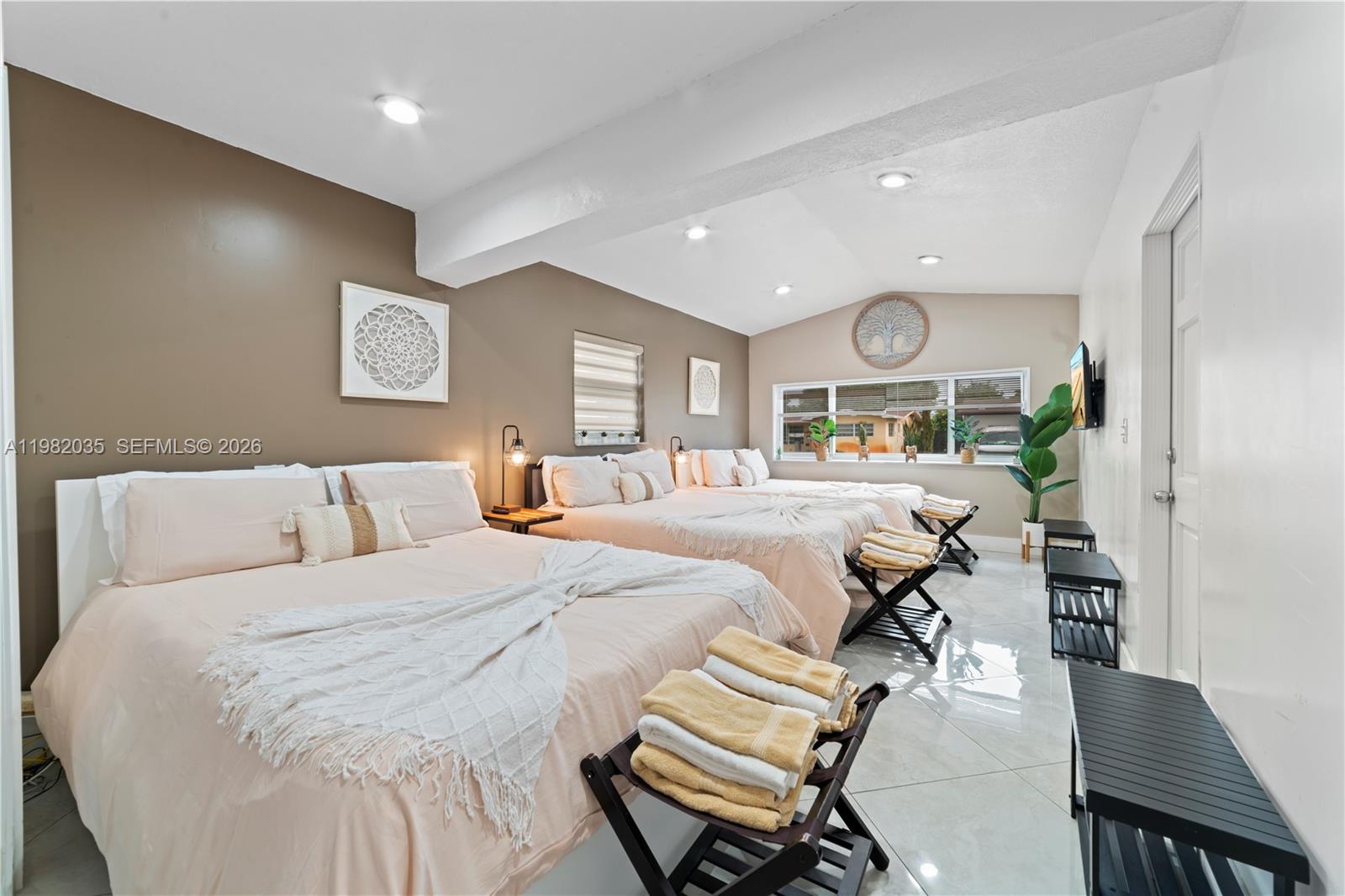 19440 NE 18th Pl Miami, FL 33179