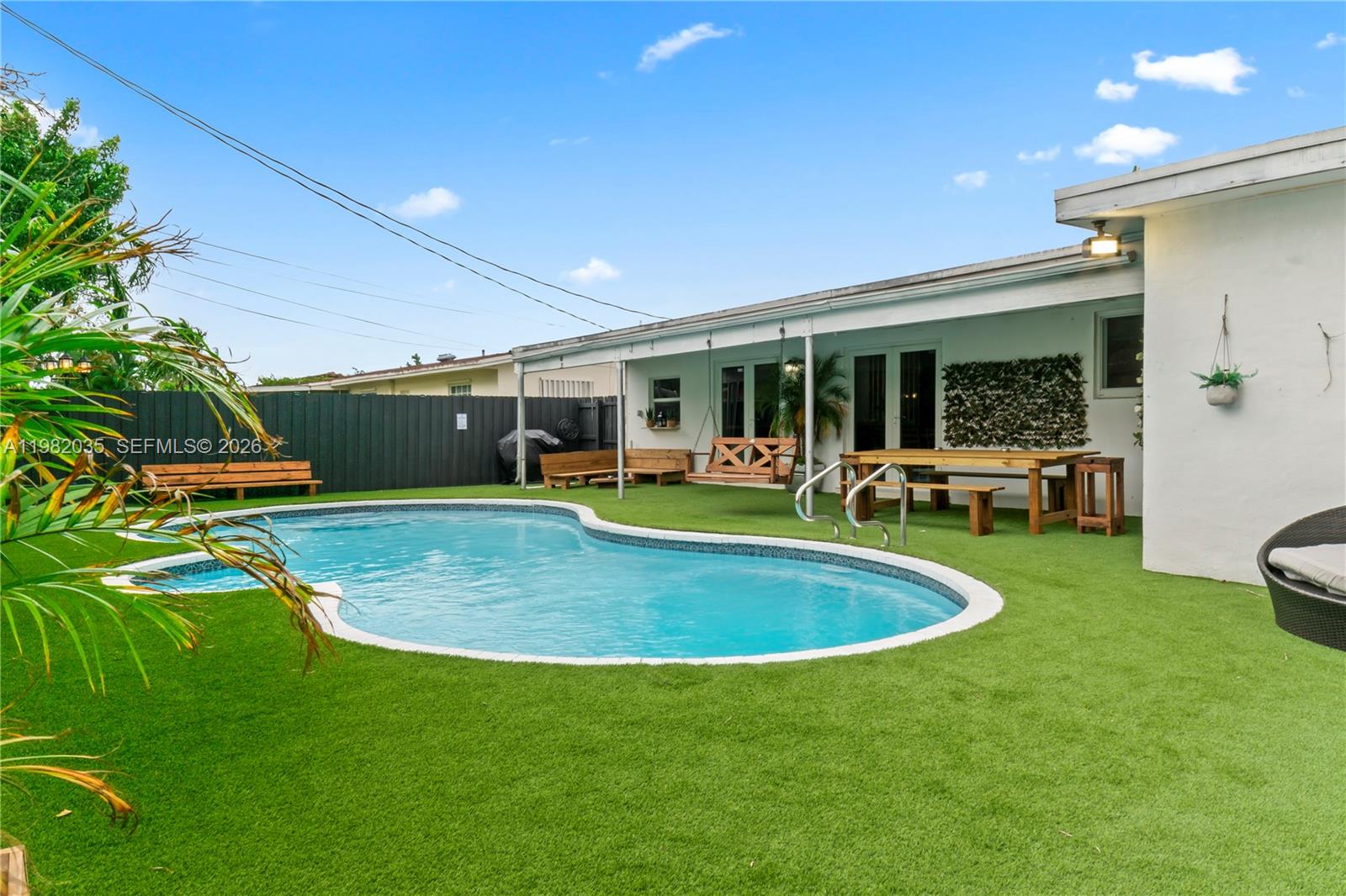 19440 NE 18th Pl Miami, FL 33179