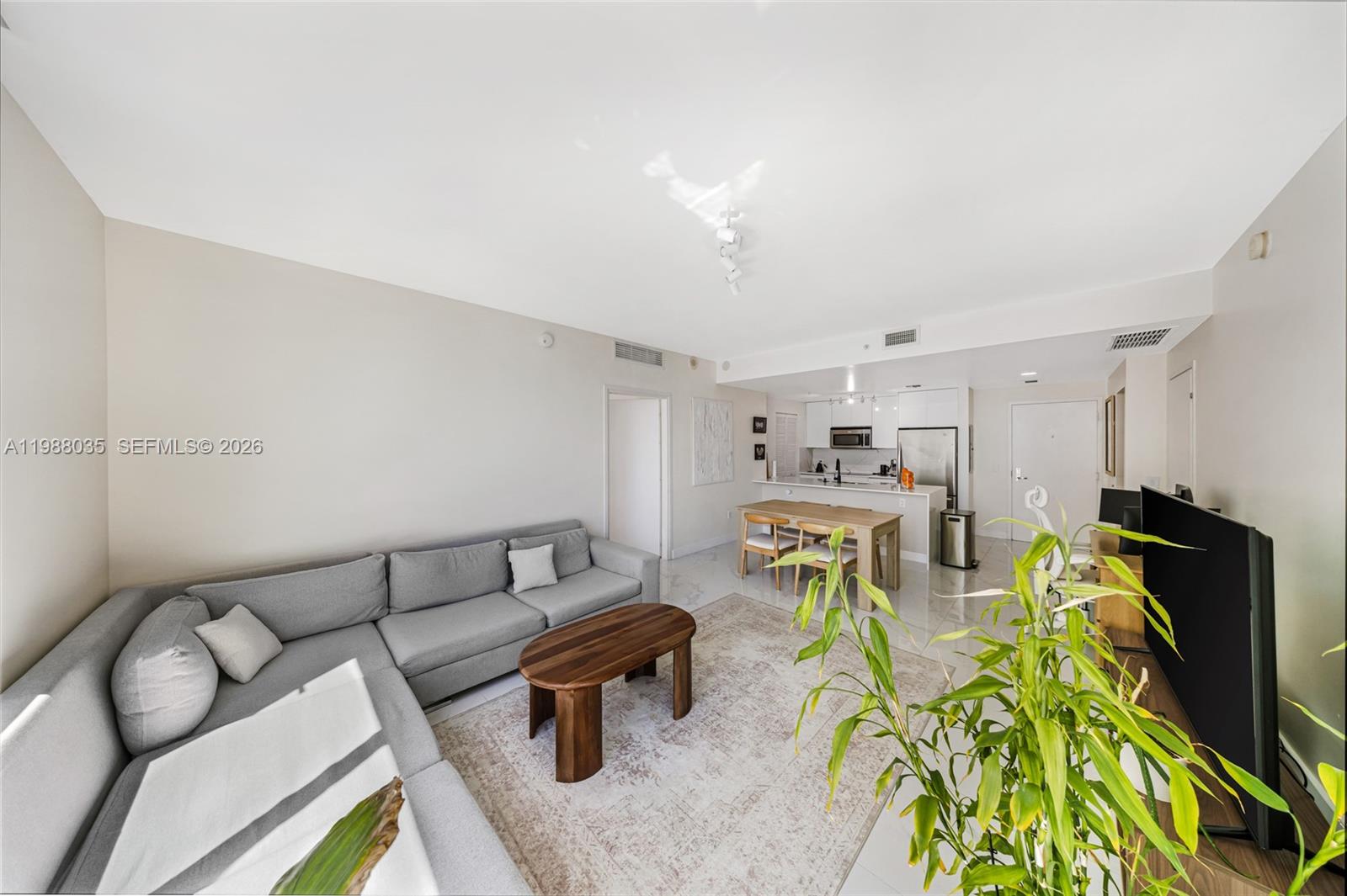 300 S Biscayne Blvd #T-2806 Miami, FL 33131