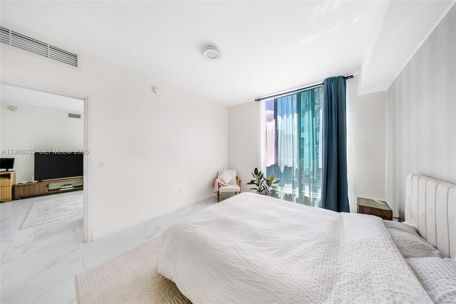 300 S Biscayne Blvd #T-2806 Miami, FL 33131