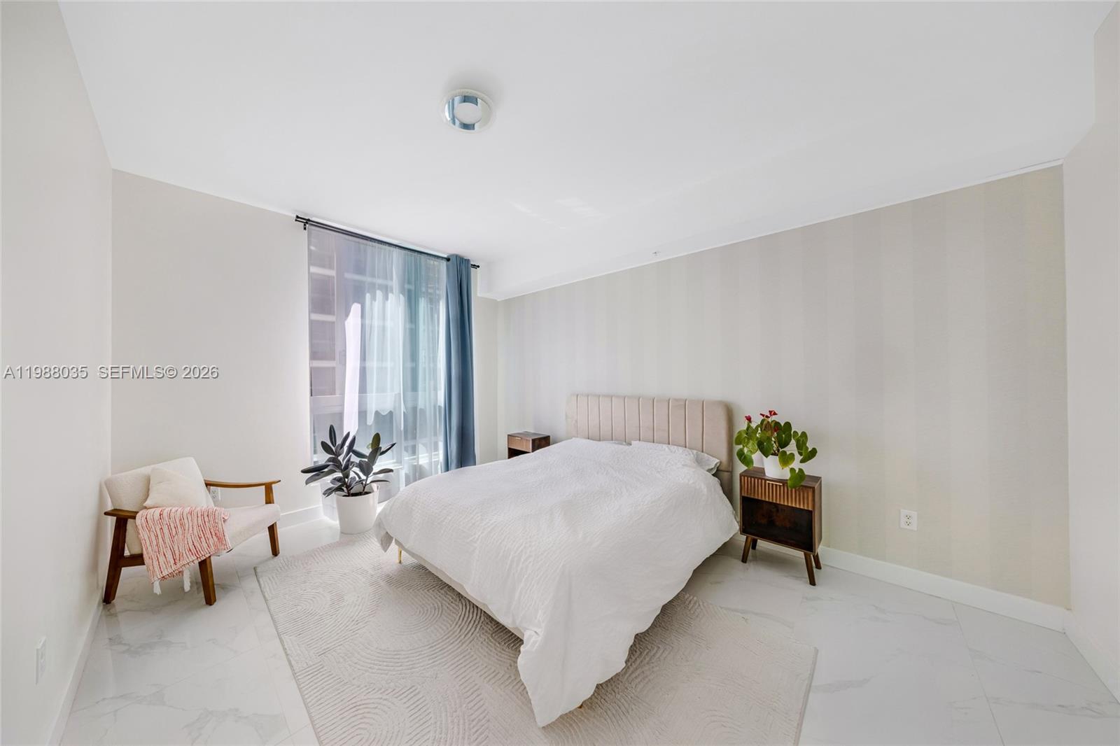 300 S Biscayne Blvd #T-2806 Miami, FL 33131