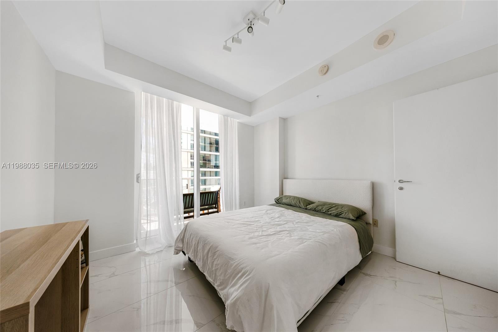 300 S Biscayne Blvd #T-2806 Miami, FL 33131