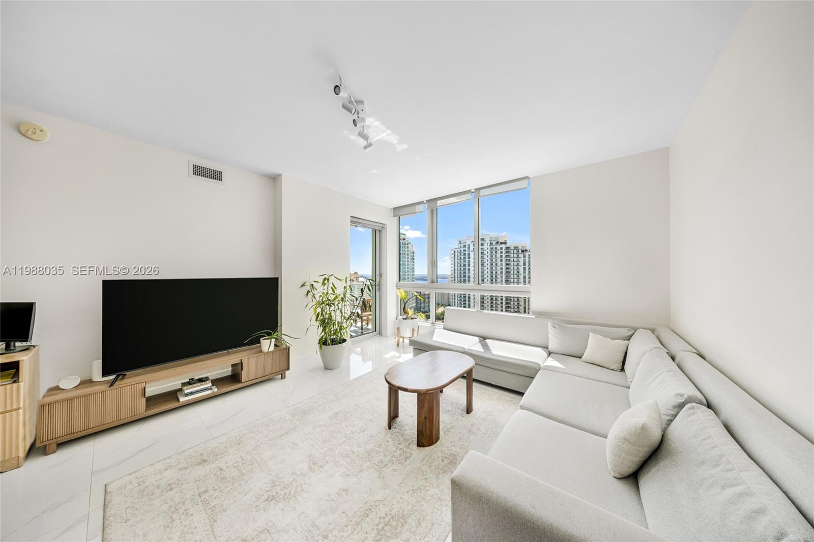 300 S Biscayne Blvd #T-2806 Miami, FL 33131