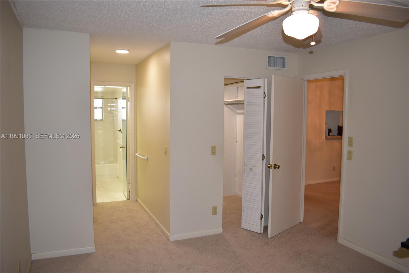 9800 Sunrise Lks Blvd #208 Sunrise, FL 33322