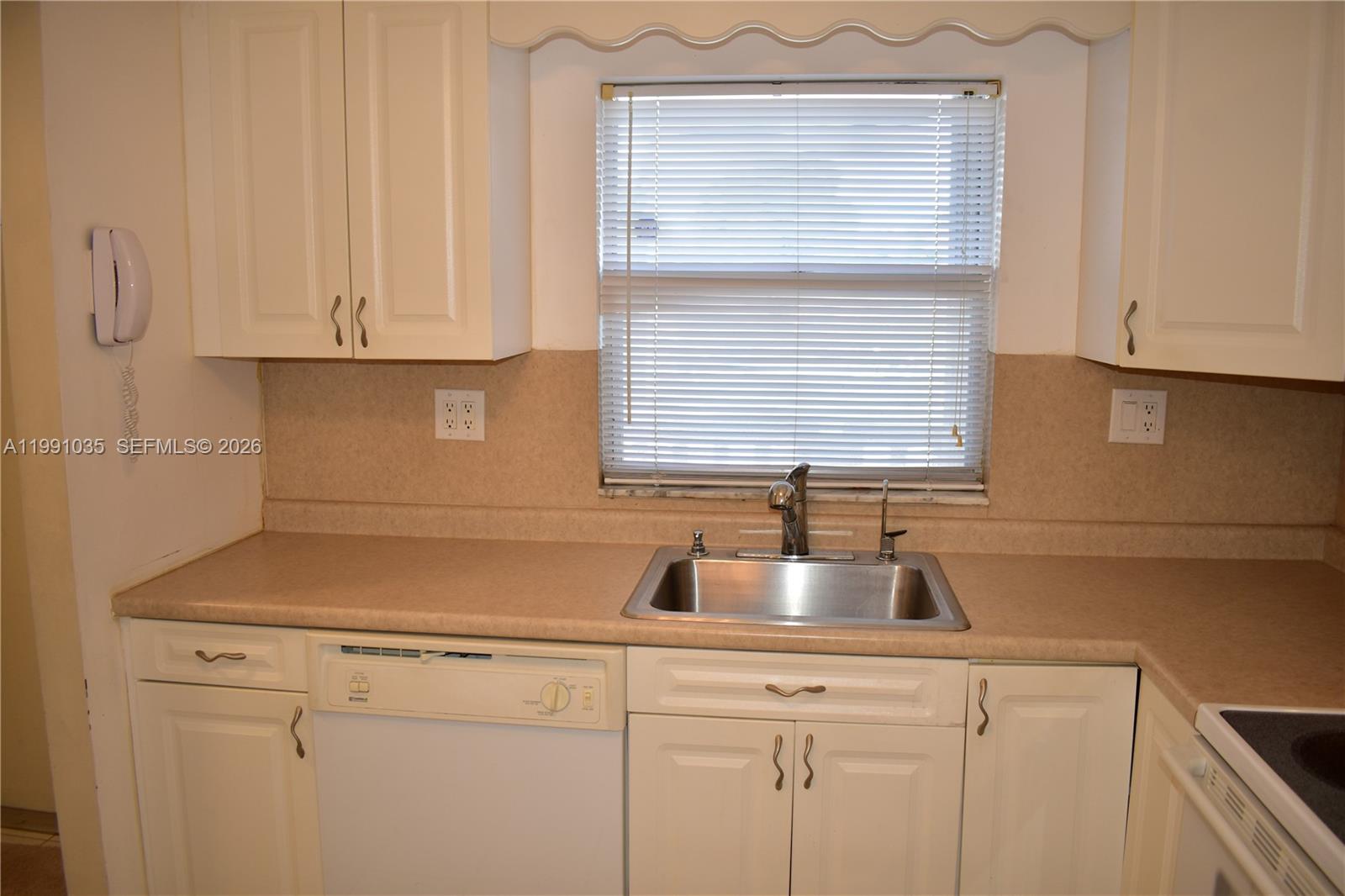 9800 Sunrise Lks Blvd #208 Sunrise, FL 33322