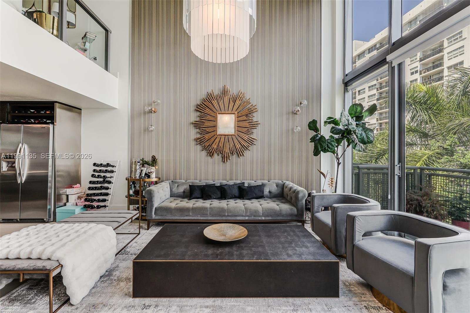 6000 Collins Ave #523