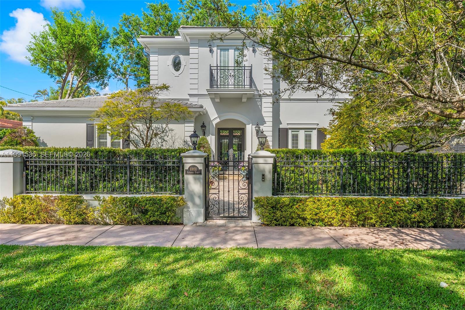 6900 Altamira St Coral Gables, FL 33146