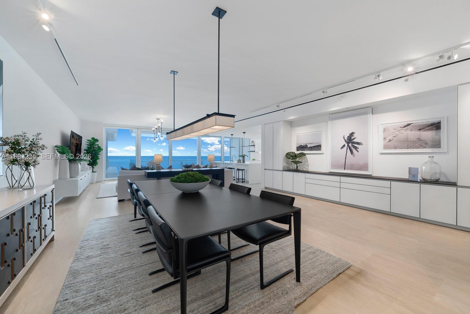 image The Surf Club Four Seasons12