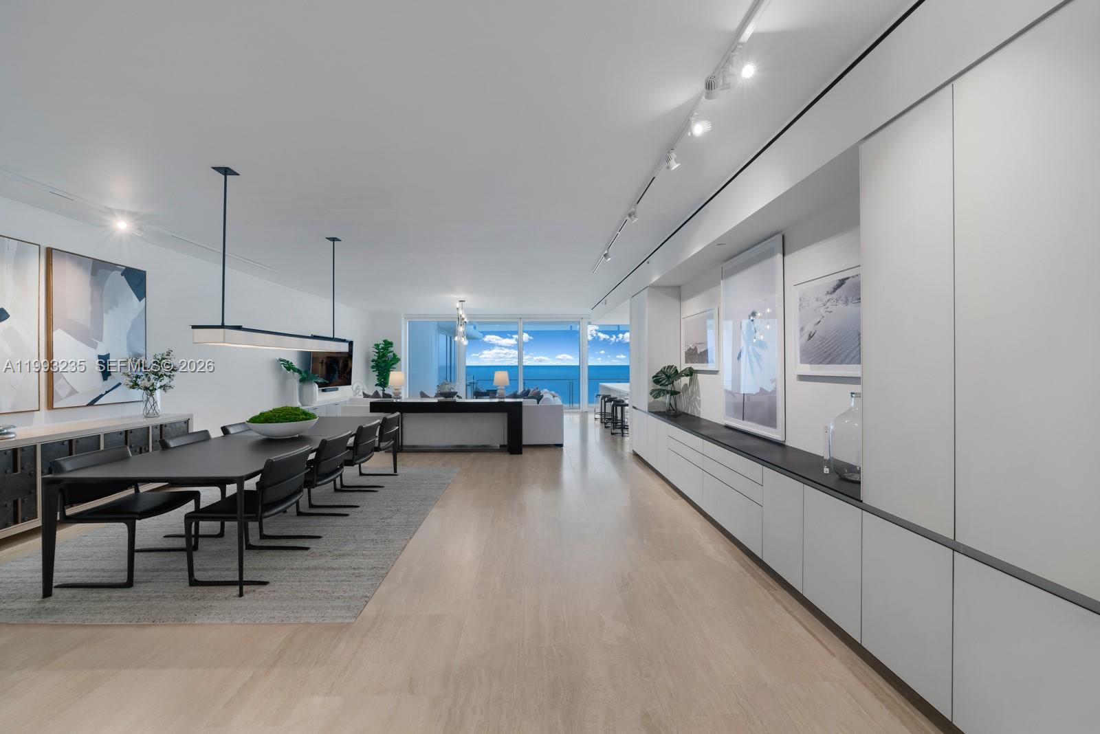 image The Surf Club Four Seasons13