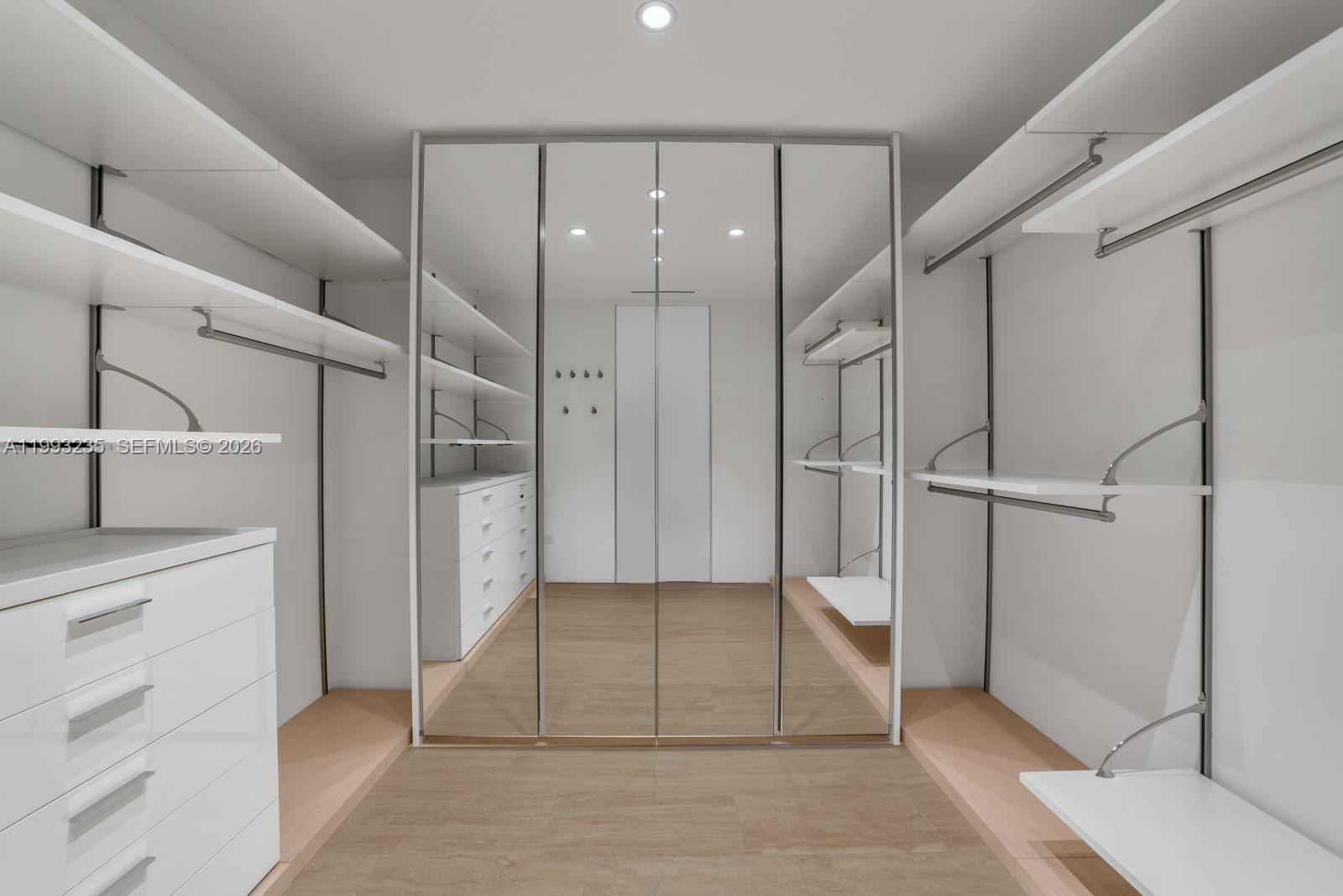 image The Surf Club Four Seasons38