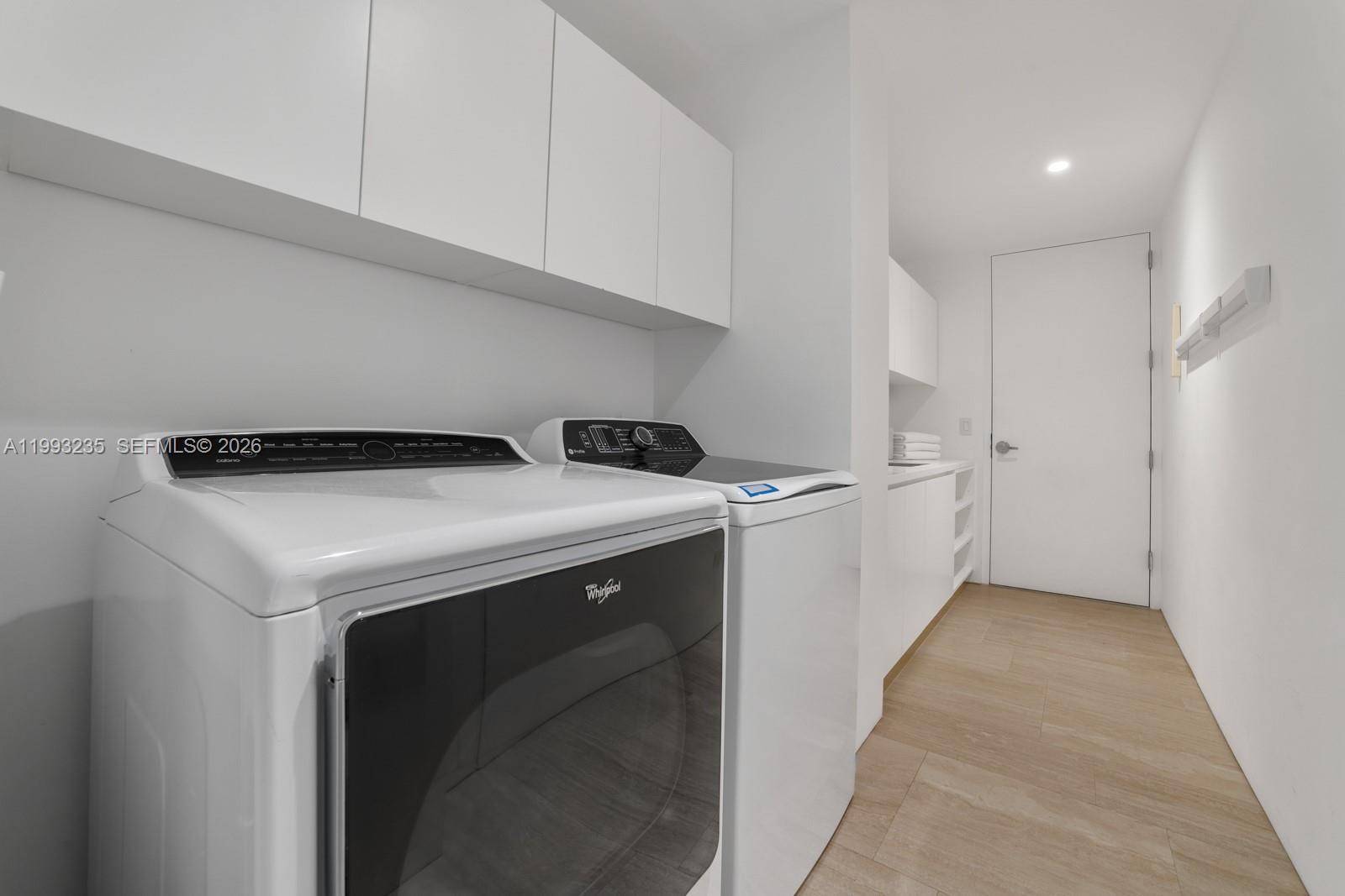 image The Surf Club Four Seasons47