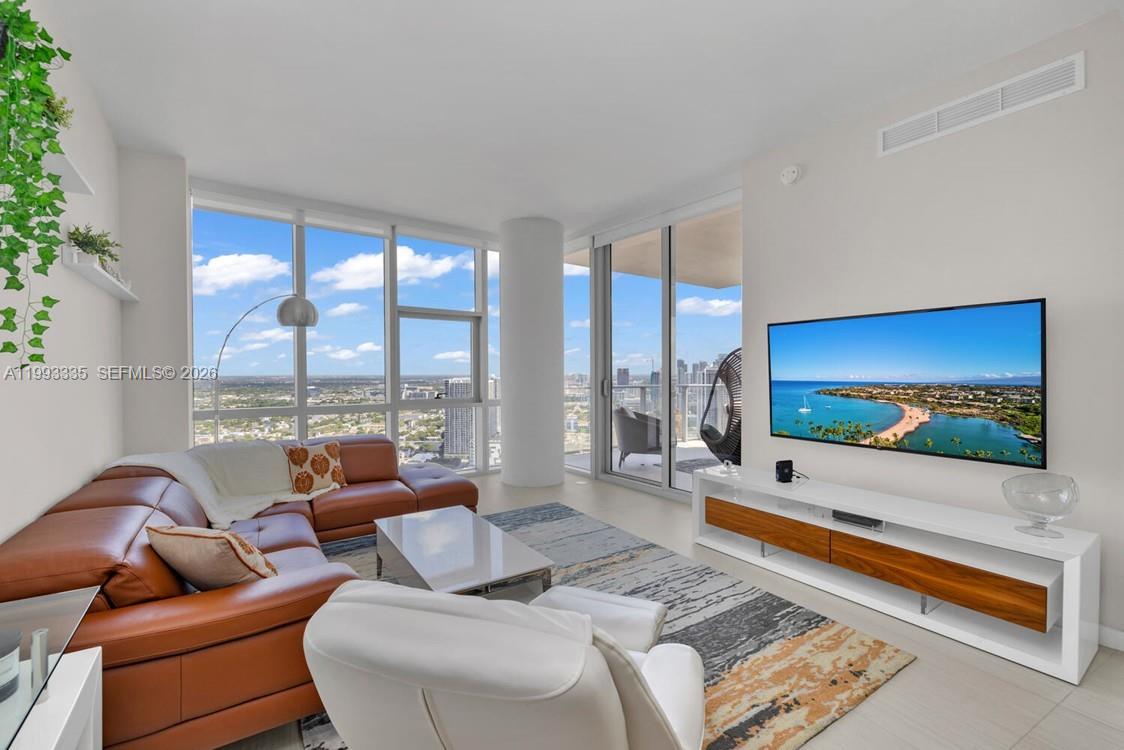 851 NE 1st Ave #3401 Miami, FL 33132